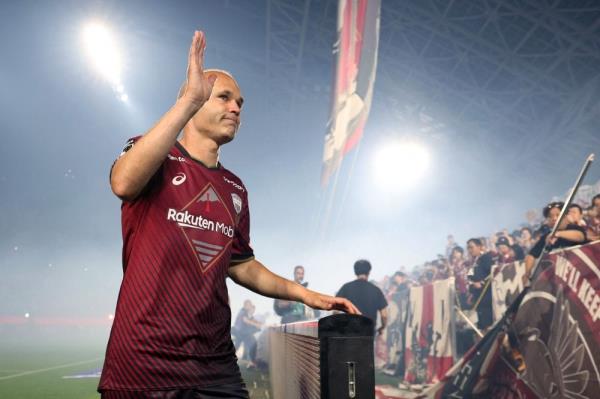 Iniesta: Rubiales kiss ‘damaging the image’ of Spanish football